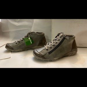Remote by Rieker womens overstock size 7